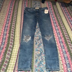 NWT Free People distressed skinny jeans size 26 L!! Offers are welcome!